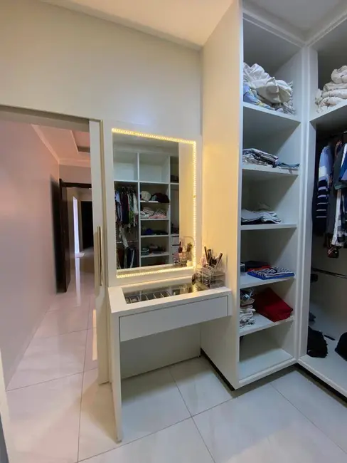 Casa com 3 quartos à venda, 360m2 em Residencial Campos Elíseos, Rio Verde - GO - imagem 8 Foto 8 de Casa com 3 quartos à venda, 360m2 em Residencial Campos Elíseos, Rio Verde - GO