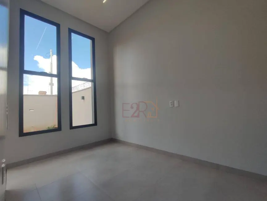 Casa com 3 quartos à venda, 150m2 em Residencial Nilson Veloso, Rio Verde - GO - imagem 3 Foto 3 de Casa com 3 quartos à venda, 150m2 em Residencial Nilson Veloso, Rio Verde - GO