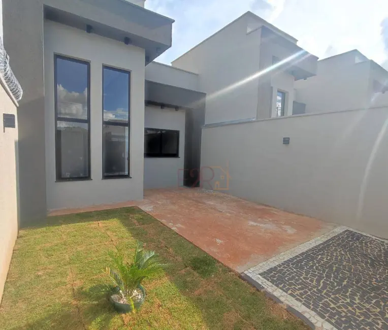 Casa com 3 quartos à venda, 150m2 em Residencial Nilson Veloso, Rio Verde - GO - imagem 1 Foto 1 de Casa com 3 quartos à venda, 150m2 em Residencial Nilson Veloso, Rio Verde - GO