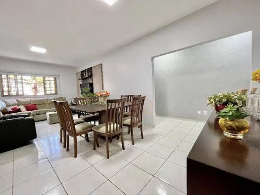 Casa com 5 quartos à venda, 386m2 em Residencial Tocantins, Rio Verde - GO - imagem 9 Foto 9 de Casa com 5 quartos à venda, 386m2 em Residencial Tocantins, Rio Verde - GO