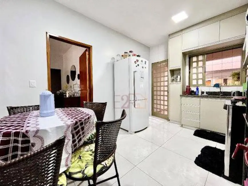 Casa com 5 quartos à venda, 386m2 em Residencial Tocantins, Rio Verde - GO - imagem 5 Foto 5 de Casa com 5 quartos à venda, 386m2 em Residencial Tocantins, Rio Verde - GO
