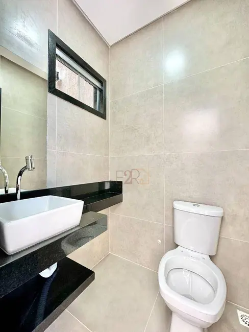 Casa com 3 quartos à venda, 180m2 em Residencial Interlagos, Rio Verde - GO - imagem 4 Foto 4 de Casa com 3 quartos à venda, 180m2 em Residencial Interlagos, Rio Verde - GO