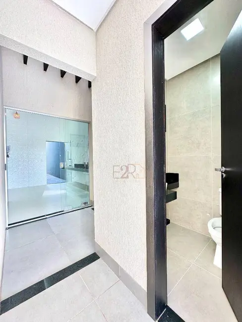 Casa com 3 quartos à venda, 180m2 em Residencial Interlagos, Rio Verde - GO - imagem 3 Foto 3 de Casa com 3 quartos à venda, 180m2 em Residencial Interlagos, Rio Verde - GO