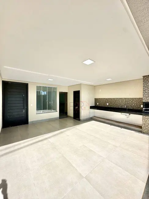Foto 2 de Casa com 3 quartos à venda, 180m2 em Residencial Interlagos, Rio Verde - GO
