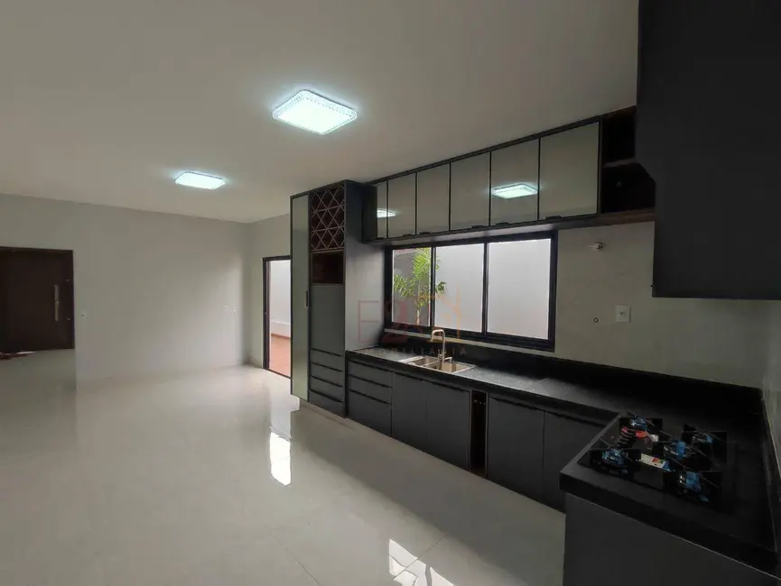 Casa com 3 quartos à venda, 360m2 em Residencial Interlagos, Rio Verde - GO - imagem 6 Foto 6 de Casa com 3 quartos à venda, 360m2 em Residencial Interlagos, Rio Verde - GO