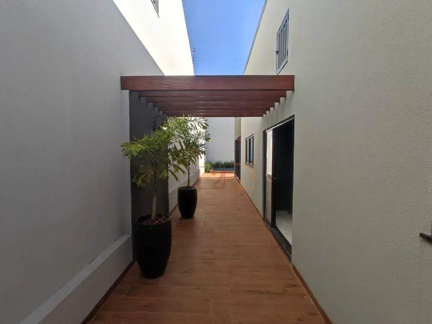 Casa com 3 quartos à venda, 360m2 em Residencial Interlagos, Rio Verde - GO - imagem 8 Foto 8 de Casa com 3 quartos à venda, 360m2 em Residencial Interlagos, Rio Verde - GO