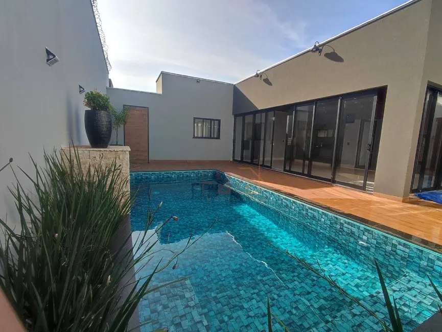 Foto 1 de Casa com 3 quartos à venda, 360m2 em Residencial Interlagos, Rio Verde - GO