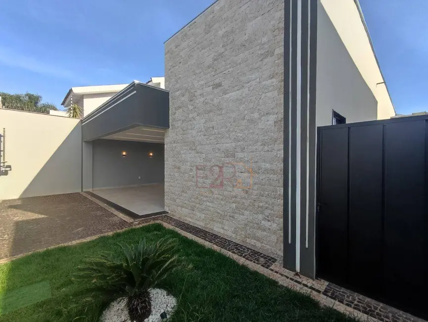Casa com 3 quartos à venda, 360m2 em Residencial Interlagos, Rio Verde - GO - imagem 3 Foto 3 de Casa com 3 quartos à venda, 360m2 em Residencial Interlagos, Rio Verde - GO