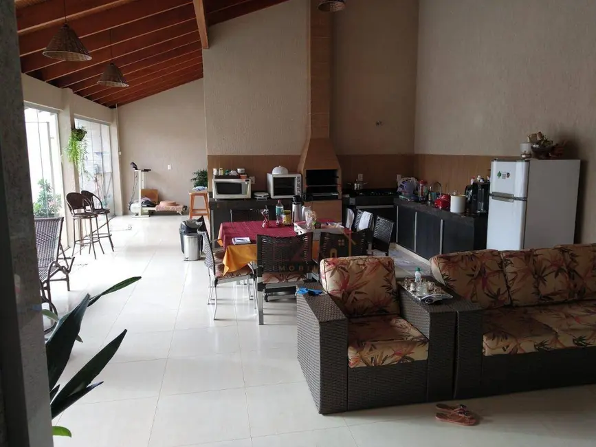 Foto 2 de Sobrado com 4 quartos à venda, 360m2 em Parque dos Buritis, Rio Verde - GO