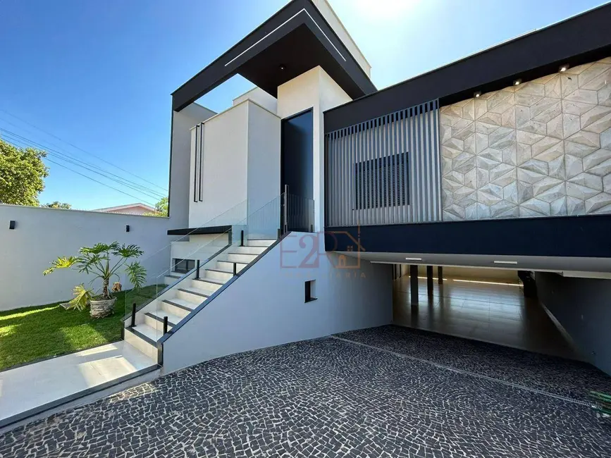 Foto 1 de Casa com 5 quartos à venda, 360m2 em Parque dos Jatobás, Rio Verde - GO