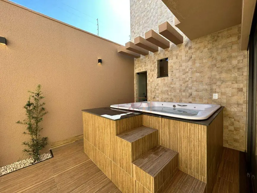 Casa com 3 quartos à venda, 180m2 em Residencial Interlagos, Rio Verde - GO - imagem 4 Foto 4 de Casa com 3 quartos à venda, 180m2 em Residencial Interlagos, Rio Verde - GO