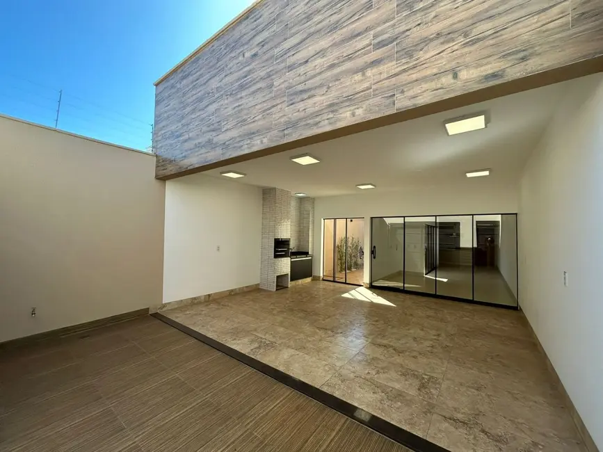 Foto 1 de Casa com 3 quartos à venda, 180m2 em Residencial Interlagos, Rio Verde - GO