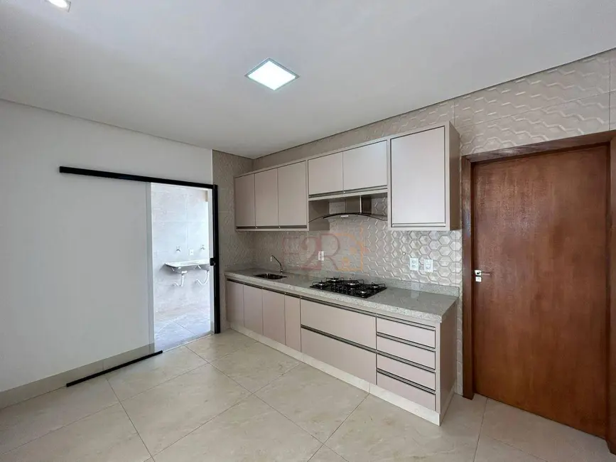 Casa com 3 quartos à venda, 180m2 em Residencial Interlagos, Rio Verde - GO - imagem 9 Foto 9 de Casa com 3 quartos à venda, 180m2 em Residencial Interlagos, Rio Verde - GO