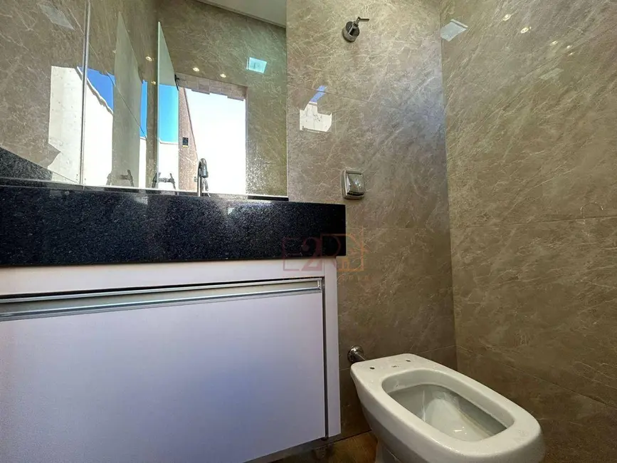 Casa com 3 quartos à venda, 180m2 em Residencial Interlagos, Rio Verde - GO - imagem 5 Foto 5 de Casa com 3 quartos à venda, 180m2 em Residencial Interlagos, Rio Verde - GO
