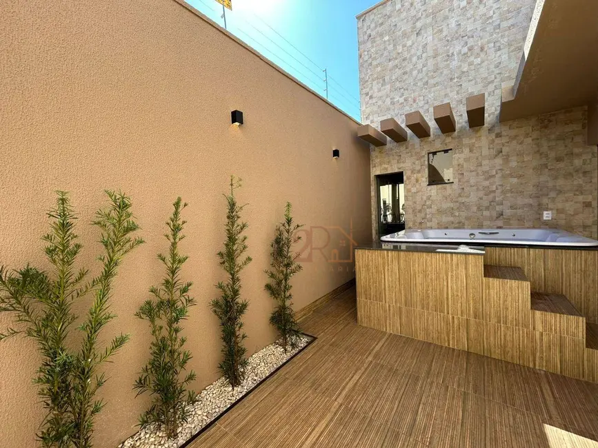 Casa com 3 quartos à venda, 180m2 em Residencial Interlagos, Rio Verde - GO - imagem 3 Foto 3 de Casa com 3 quartos à venda, 180m2 em Residencial Interlagos, Rio Verde - GO