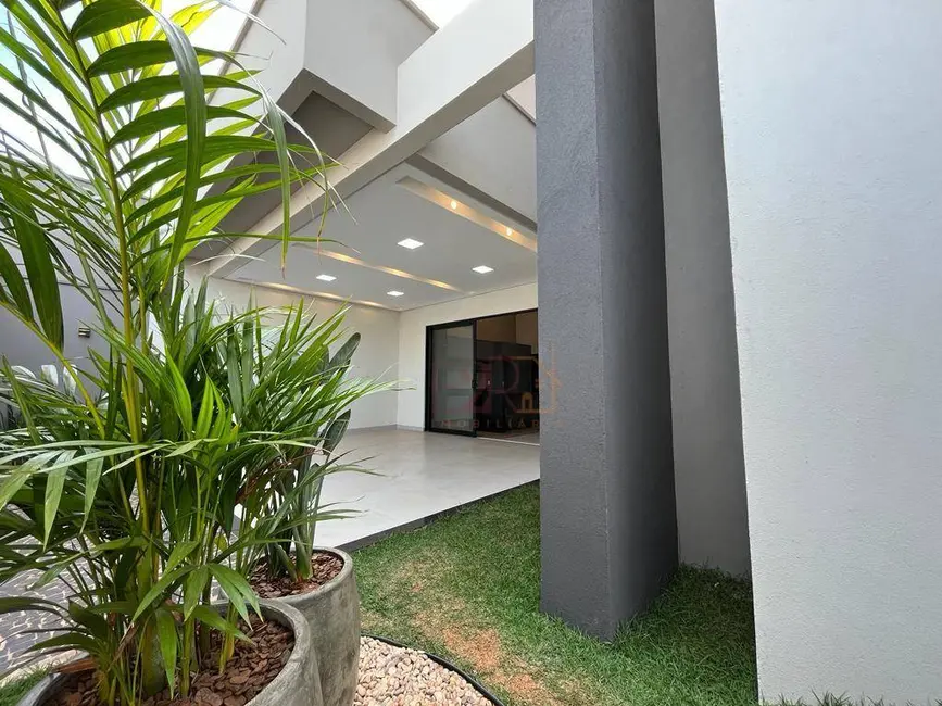 Casa com 3 quartos à venda, 217m2 em Residencial Solar dos Ataídes 2ª Etapa, Rio Verde - GO - imagem 3 Foto 3 de Casa com 3 quartos à venda, 217m2 em Residencial Solar dos Ataídes 2ª Etapa, Rio Verde - GO