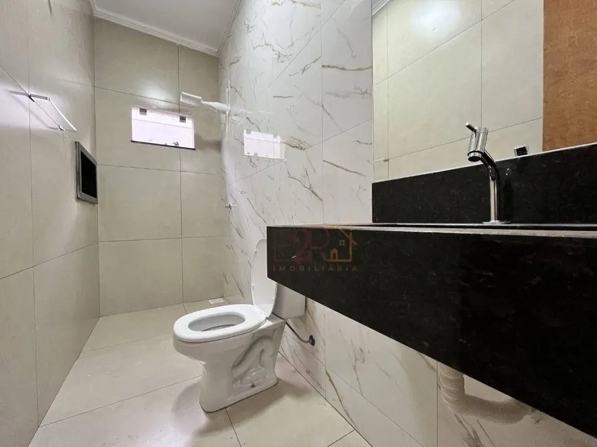 Casa com 3 quartos à venda, 180m2 em Setor Universitário, Rio Verde - GO - imagem 8 Foto 8 de Casa com 3 quartos à venda, 180m2 em Setor Universitário, Rio Verde - GO