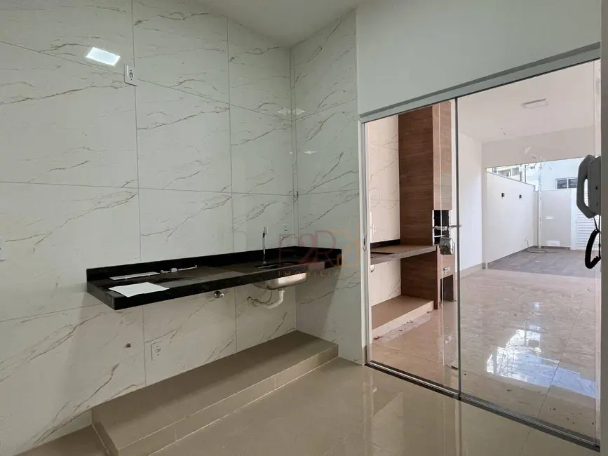 Casa com 3 quartos à venda, 180m2 em Setor Universitário, Rio Verde - GO - imagem 5 Foto 5 de Casa com 3 quartos à venda, 180m2 em Setor Universitário, Rio Verde - GO