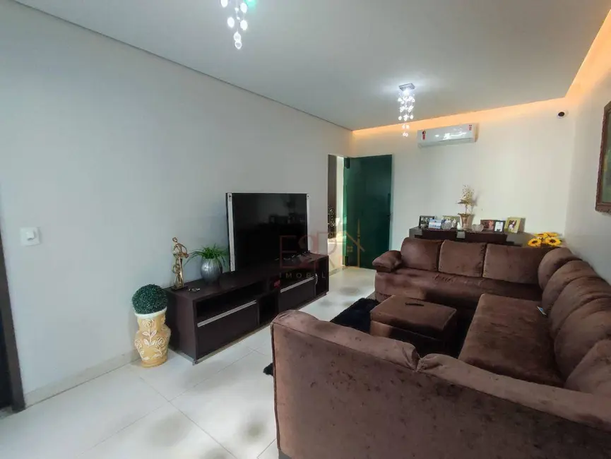 Casa com 6 quartos à venda, 450m2 em Setor Morada do Sol, Rio Verde - GO - imagem 3 Foto 3 de Casa com 6 quartos à venda, 450m2 em Setor Morada do Sol, Rio Verde - GO