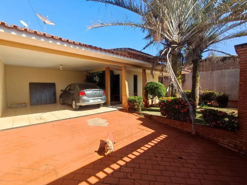Casa com 3 quartos à venda, 550m2 em Setor Morada do Sol, Rio Verde - GO - imagem 3 Foto 3 de Casa com 3 quartos à venda, 550m2 em Setor Morada do Sol, Rio Verde - GO
