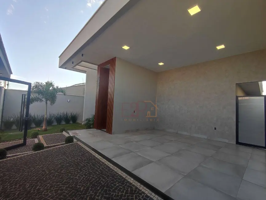 Casa com 3 quartos à venda, 300m2 em Residencial Solar dos Ataídes 1ª Etapa, Rio Verde - GO - imagem 3 Foto 3 de Casa com 3 quartos à venda, 300m2 em Residencial Solar dos Ataídes 1ª Etapa, Rio Verde - GO
