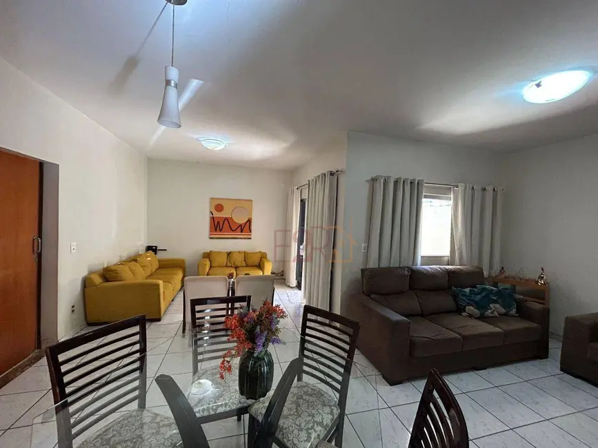 Casa com 3 quartos à venda, 450m2 em Setor Morada do Sol, Rio Verde - GO - imagem 3 Foto 3 de Casa com 3 quartos à venda, 450m2 em Setor Morada do Sol, Rio Verde - GO