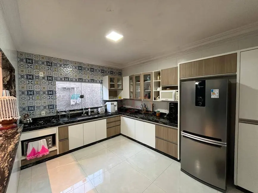 Casa com 3 quartos à venda, 360m2 em Loteamento Gameleira, Rio Verde - GO - imagem 8 Foto 8 de Casa com 3 quartos à venda, 360m2 em Loteamento Gameleira, Rio Verde - GO