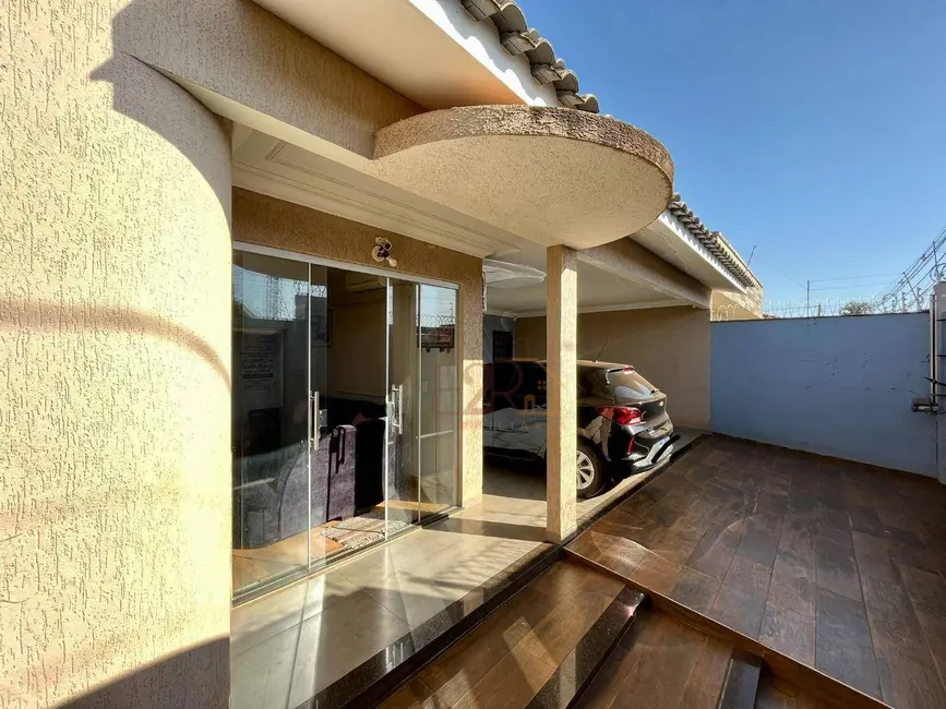 Foto 2 de Casa com 3 quartos à venda, 225m2 em Setor Morada do Sol, Rio Verde - GO