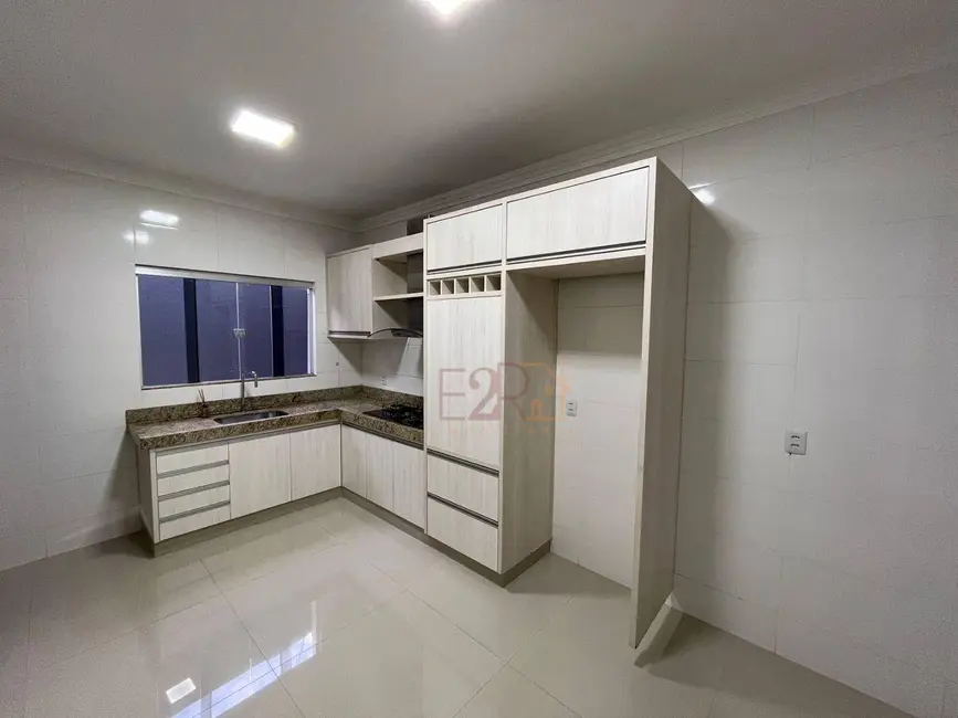 Casa com 3 quartos à venda, 300m2 em Residencial Solar dos Ataídes 2ª Etapa, Rio Verde - GO - imagem 5 Foto 5 de Casa com 3 quartos à venda, 300m2 em Residencial Solar dos Ataídes 2ª Etapa, Rio Verde - GO