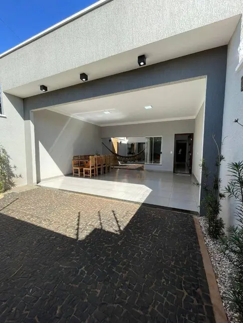 Foto 1 de Casa com 3 quartos à venda, 180m2 em Residencial Campos Elíseos, Rio Verde - GO