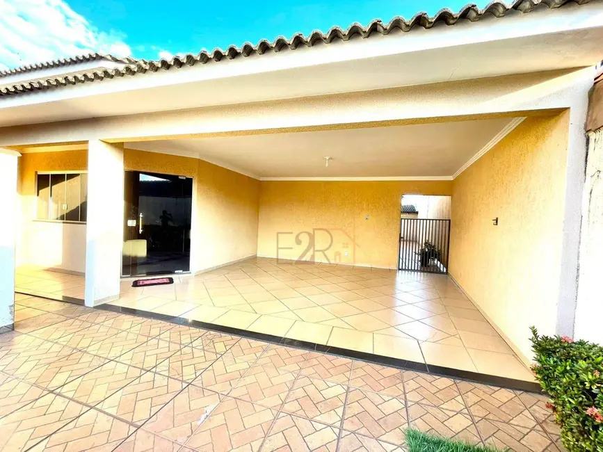 Casa com 3 quartos à venda, 324m2 em Setor Central, Rio Verde - GO - imagem 4 Foto 4 de Casa com 3 quartos à venda, 324m2 em Setor Central, Rio Verde - GO