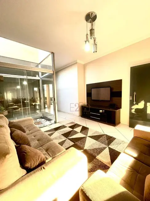 Casa com 3 quartos à venda, 324m2 em Setor Central, Rio Verde - GO - imagem 7 Foto 7 de Casa com 3 quartos à venda, 324m2 em Setor Central, Rio Verde - GO