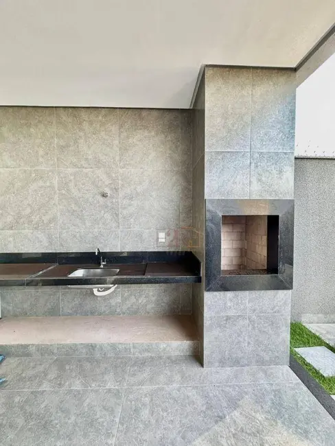 Casa com 3 quartos à venda, 180m2 em Residencial Solar dos Ataídes 2ª Etapa, Rio Verde - GO - imagem 3 Foto 3 de Casa com 3 quartos à venda, 180m2 em Residencial Solar dos Ataídes 2ª Etapa, Rio Verde - GO