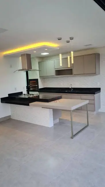 Sobrado com 3 quartos à venda, 173m2 em Residencial Interlagos, Rio Verde - GO - imagem 4 Foto 4 de Sobrado com 3 quartos à venda, 173m2 em Residencial Interlagos, Rio Verde - GO