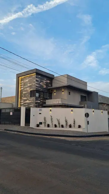 Sobrado com 3 quartos à venda, 173m2 em Residencial Interlagos, Rio Verde - GO - imagem 2 Foto 2 de Sobrado com 3 quartos à venda, 173m2 em Residencial Interlagos, Rio Verde - GO