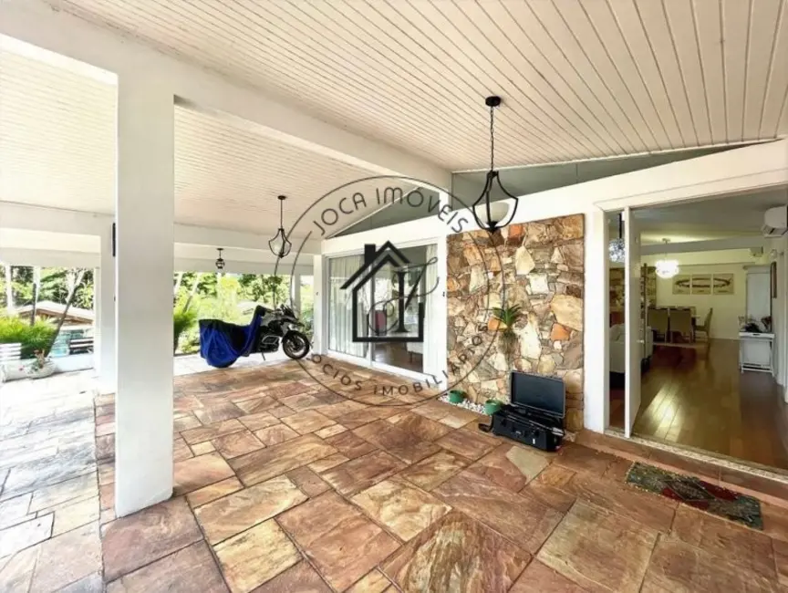 Casa com 4 quartos à venda, 2194m2 em Vila Santo Antônio, Cotia - SP - imagem 3 Foto 3 de Casa com 4 quartos à venda, 2194m2 em Vila Santo Antônio, Cotia - SP