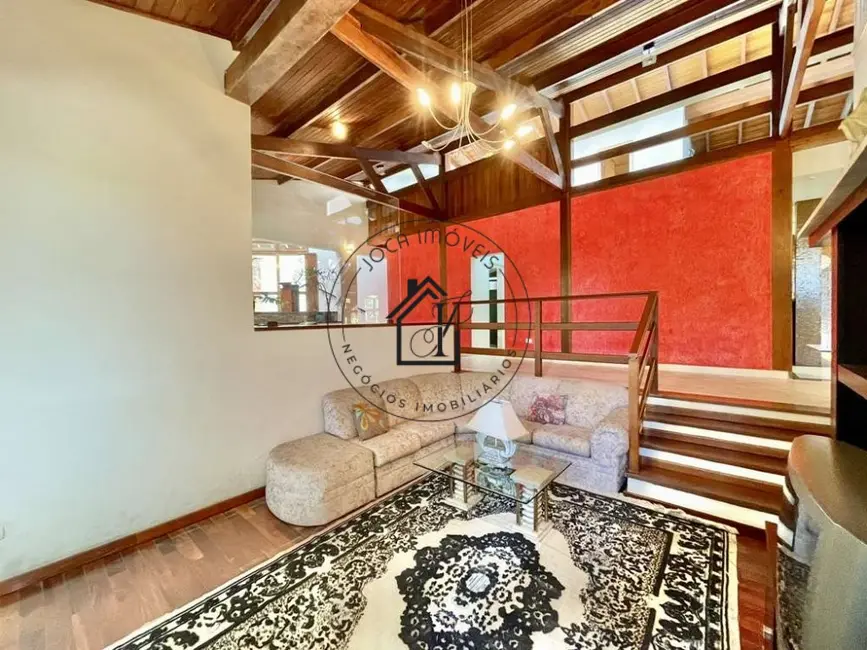 Casa de Condomínio com 5 quartos à venda, 1580m2 em Águas da Fazendinha, Carapicuiba - SP - imagem 4 Foto 4 de Casa de Condomínio com 5 quartos à venda, 1580m2 em Águas da Fazendinha, Carapicuiba - SP