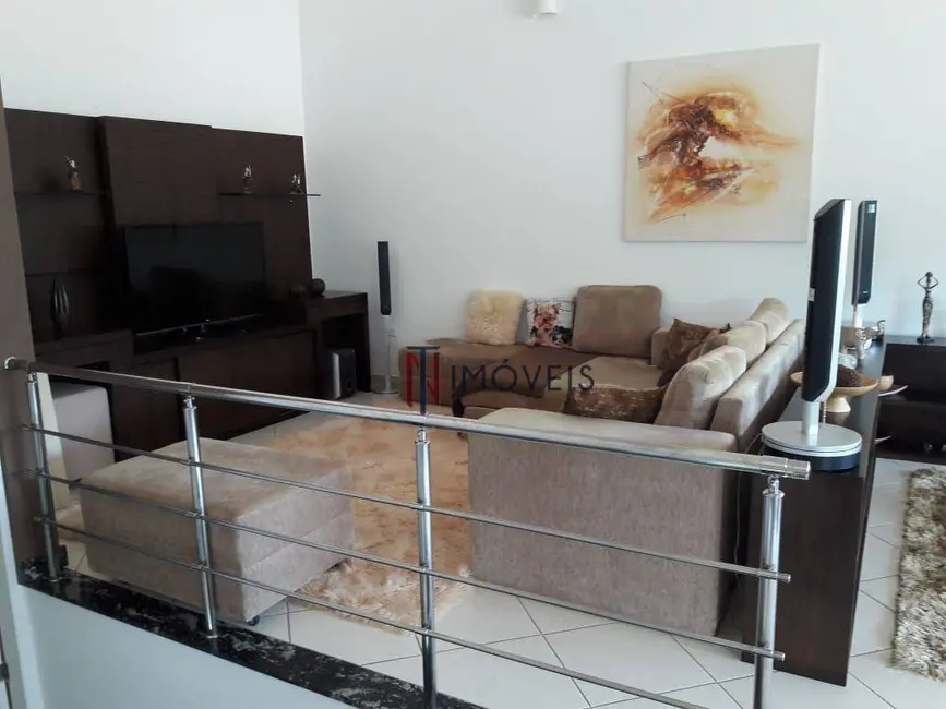 Foto 5 de Casa com 4 quartos à venda, 600m2 em Vila Petrópolis, Atibaia - SP