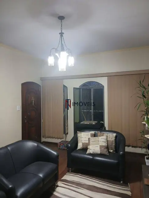 Casa com 4 quartos para alugar, 219m2 em Alvinópolis, Atibaia - SP - imagem 7 Foto 7 de Casa com 4 quartos para alugar, 219m2 em Alvinópolis, Atibaia - SP