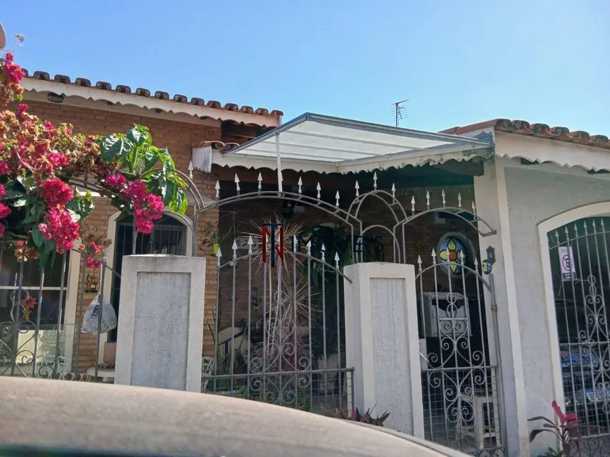Foto 2 de Casa com 4 quartos à venda e para alugar, 219m2 em Alvinópolis, Atibaia - SP
