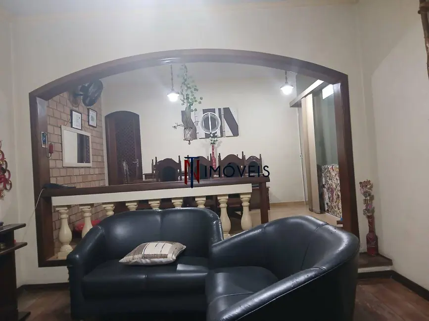 Casa com 4 quartos para alugar, 219m2 em Alvinópolis, Atibaia - SP - imagem 6 Foto 6 de Casa com 4 quartos para alugar, 219m2 em Alvinópolis, Atibaia - SP