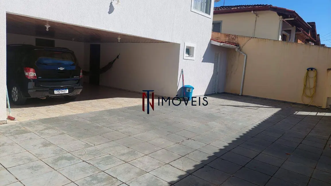 Sobrado com 4 quartos à venda, 345m2 em Jardim das Cerejeiras, Atibaia - SP - imagem 3 Foto 3 de Sobrado com 4 quartos à venda, 345m2 em Jardim das Cerejeiras, Atibaia - SP