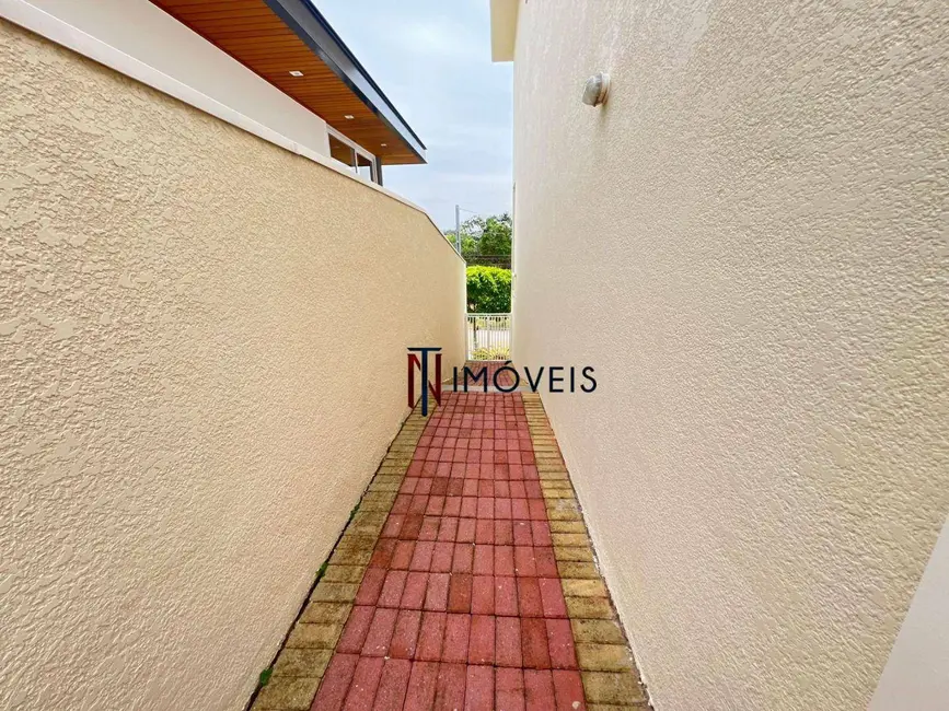 Foto 3 de Casa de Condomínio com 3 quartos para alugar, 300m2 em Jardim do Lago, Atibaia - SP