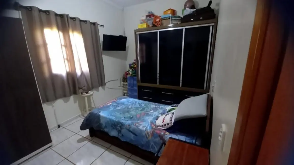 Casa com 3 quartos à venda, 200m2 em Luis Antonio - SP - imagem 6 Foto 6 de Casa com 3 quartos à venda, 200m2 em Luis Antonio - SP