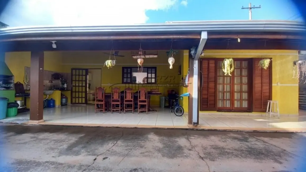 Foto 2 de Casa com 3 quartos à venda, 200m2 em Luis Antonio - SP