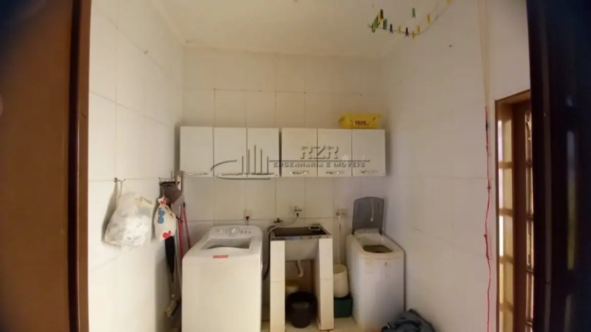 Casa com 3 quartos à venda, 200m2 em Luis Antonio - SP - imagem 3 Foto 3 de Casa com 3 quartos à venda, 200m2 em Luis Antonio - SP