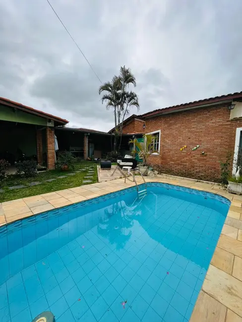 Foto 1 de Casa com 4 quartos à venda, 261m2 em Jacarei - SP