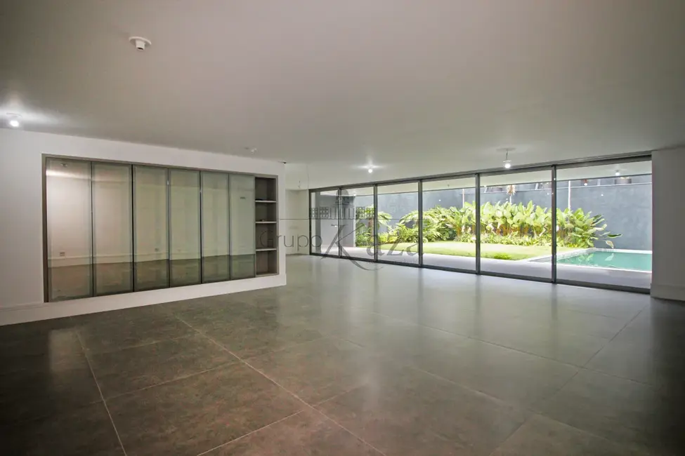Foto 1 de Casa com 4 quartos para alugar, 750m2 em São Paulo - SP