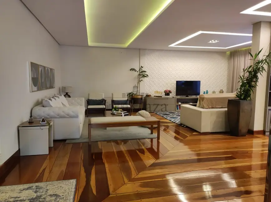 Foto 2 de Casa com 4 quartos para alugar, 285m2 em Sao Jose Dos Campos - SP