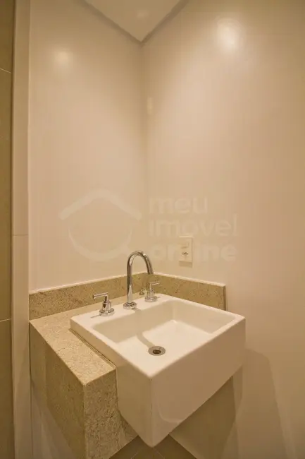 Foto 2 de Apartamento com 2 quartos à venda, 77m2 em Moema, São Paulo - SP